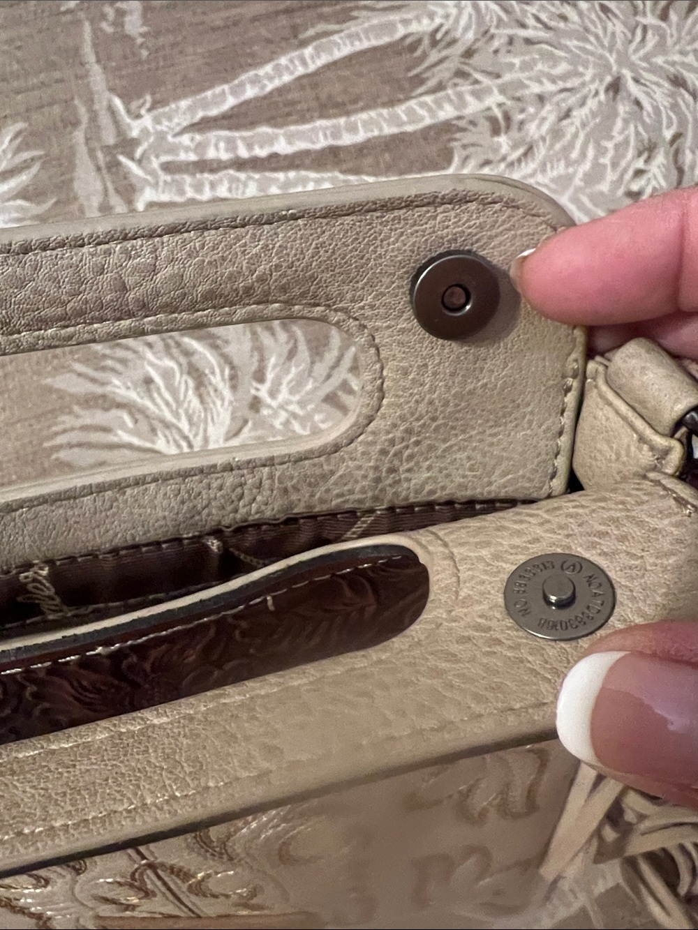 Wrangler Cream & Brown Tooled Fringe Crossbody Bag - Picture 5 of 6